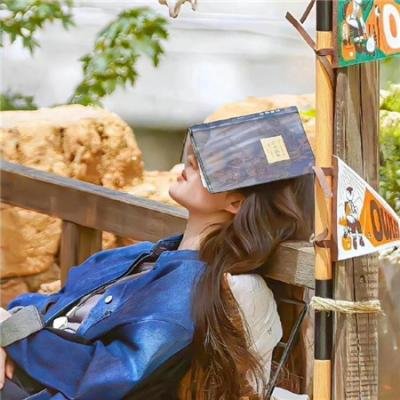 顶流爱豆被曝私下抽烟，人设崩塌引发脱粉潮