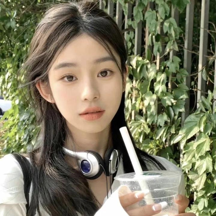 乐坛天后深夜密会神秘女子，公司火速否认，连续多日持续发酵
